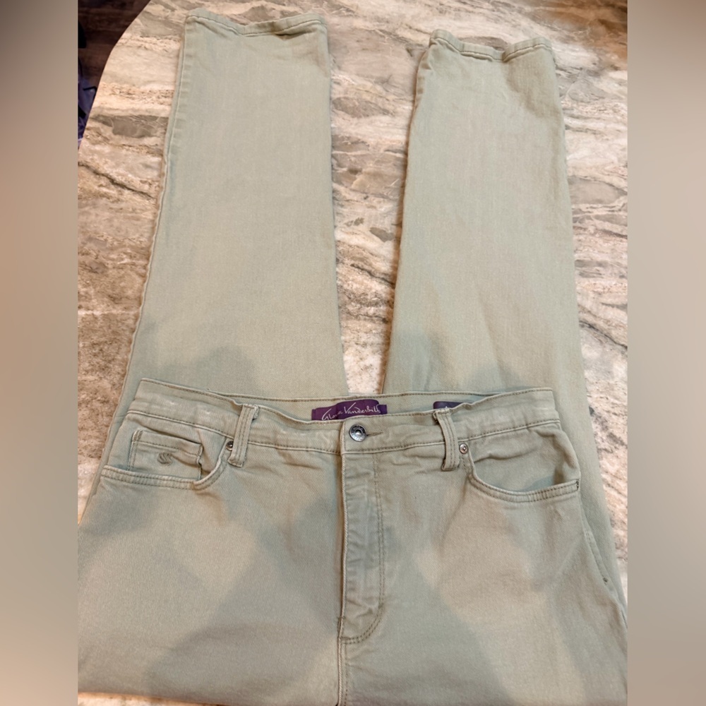 Gloria Vanderbilt “Amanda” Core Twill Pants 14 Average – Sage/Light Olive Green